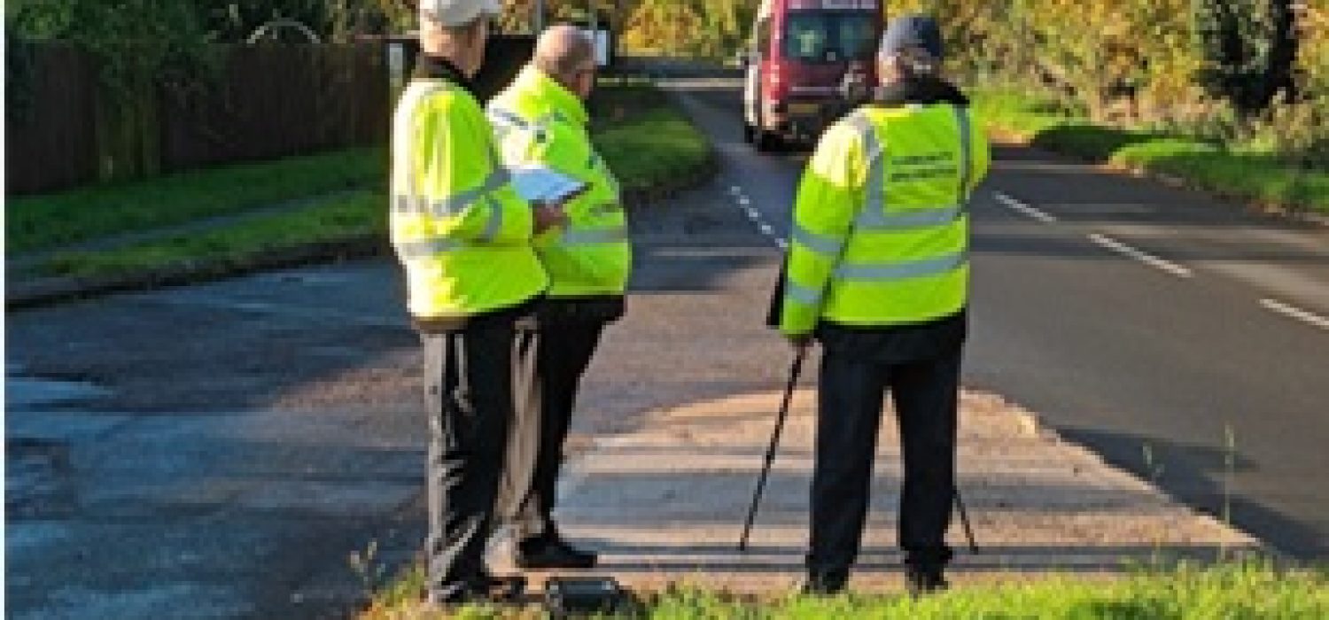 Road Safety Officer Gary Strain with Wellesbourne CSW volunteers SMALL